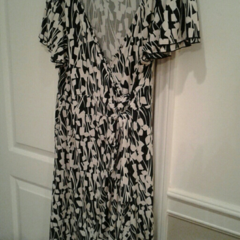 Dress - Picture 3 of 3